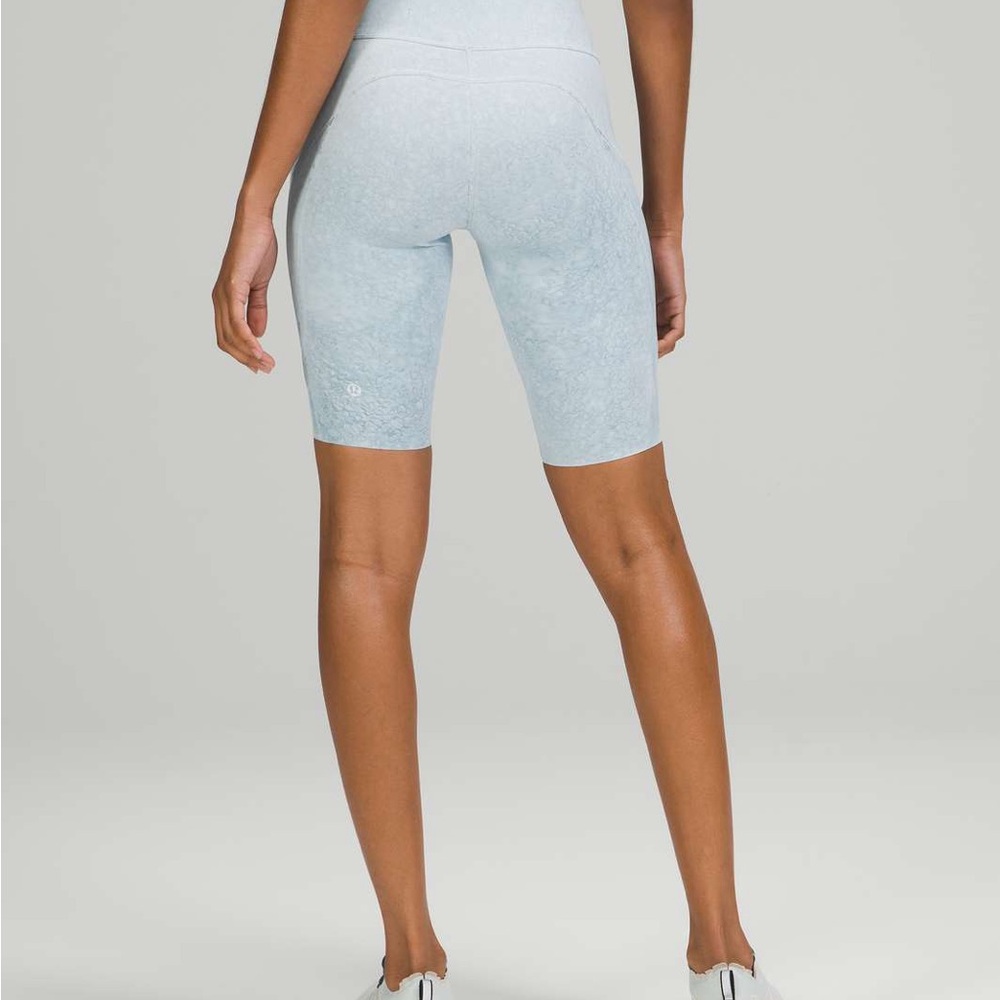 Lululemon Fast and Free 10 inch Biker Shorts in Like New Condition- Size 4